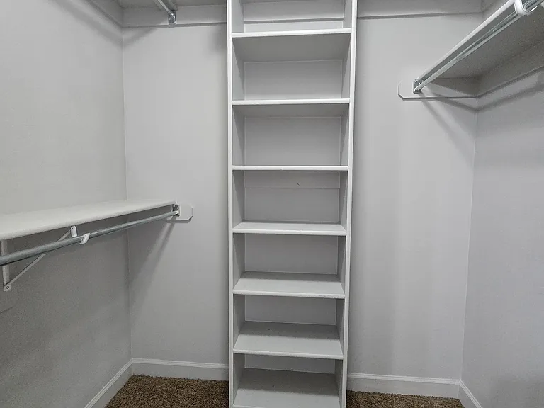 13621 Oak Valley Dr — Photo 17