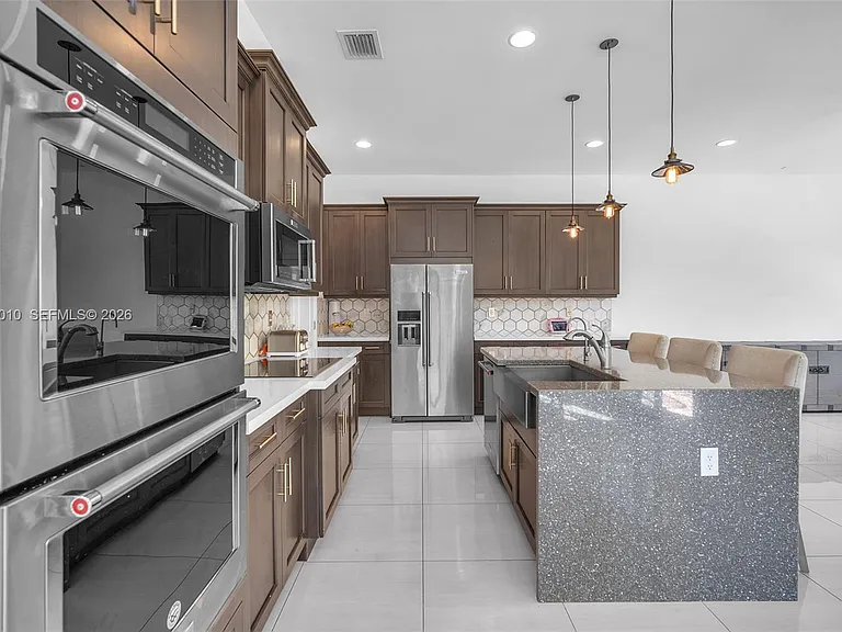 865 SW 113th Ln — Photo 4