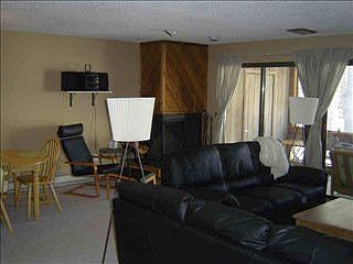 4th image of 3562 Lake Shore Dr APT 43
