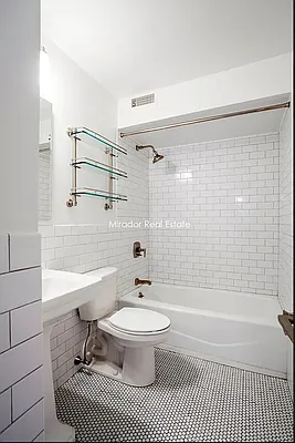 Rented by Mirador Real Estate | media 31