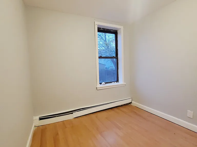 11 Grant Ave #1L — Photo 3