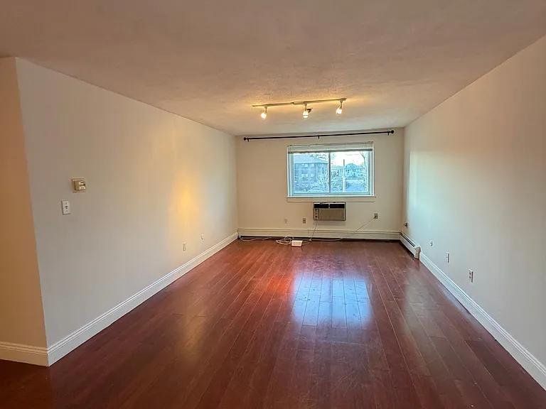 215 Winter St — Photo 1