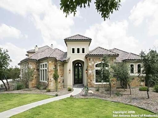 Frontview of 25015 Miranda Ridge