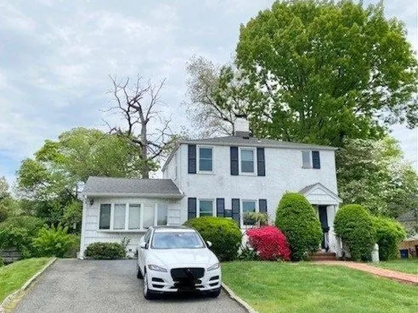 19 Hickory Lane, Roslyn Heights, NY 11577