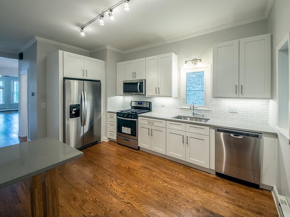 1st image of 3924 N Seeley Ave #1