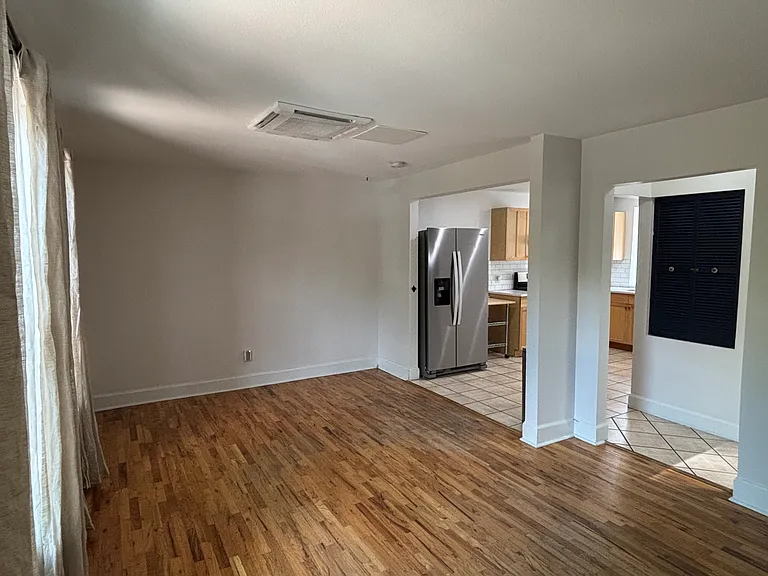 702 E Dakota Ave — Photo 3