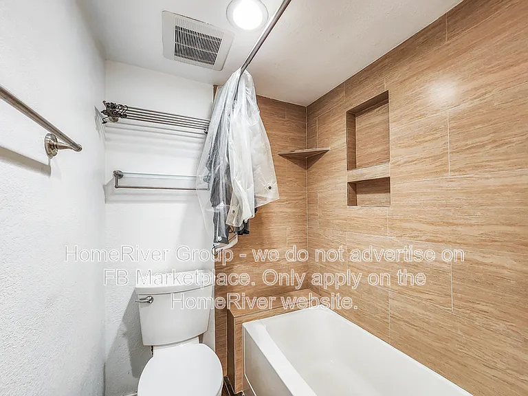 3131 Cummins St #15 — Photo 11