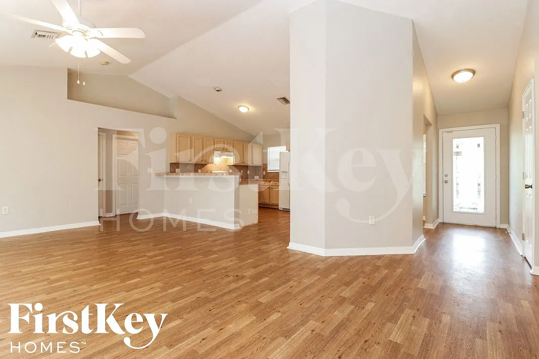 3 bed, 2.0 bath, 1539 sqft, $1,900 — Photo 2
