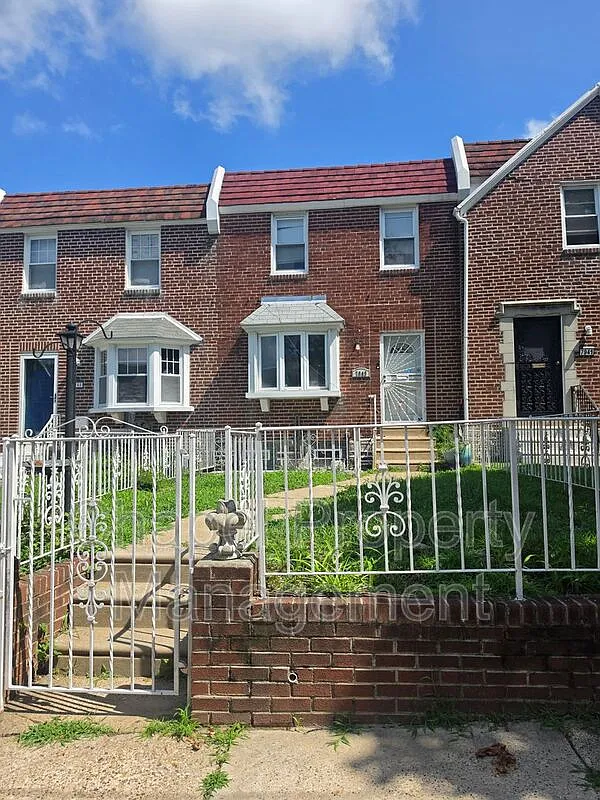 3 bed, 1.5 bath, 1234 sqft, $1,900 — Photo 1