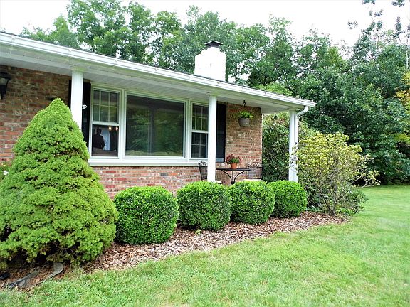 4th image of 22 Hibernia Heights Dr