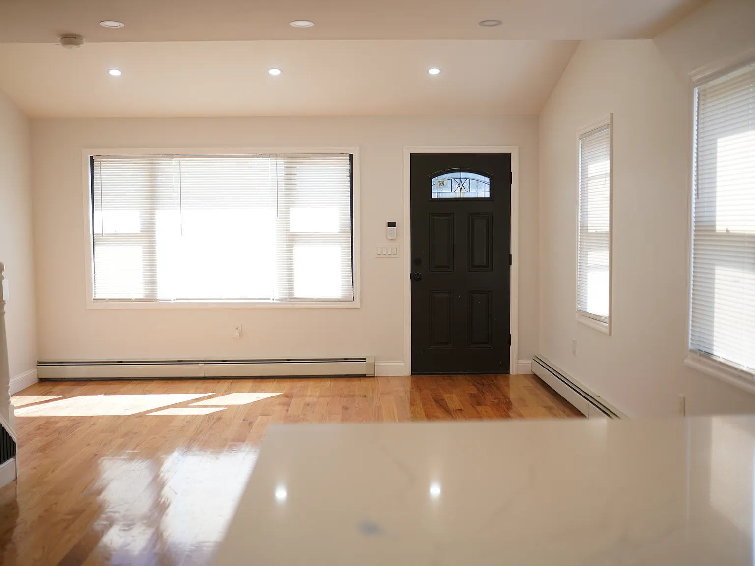 1 bed, 1600 sqft, $1,600 — Photo 3