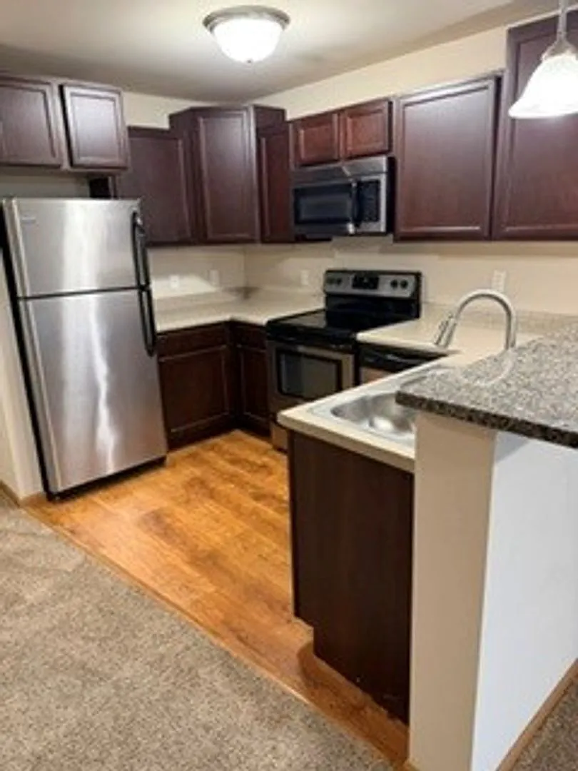 Fairway Glen Apartments — Photo 4