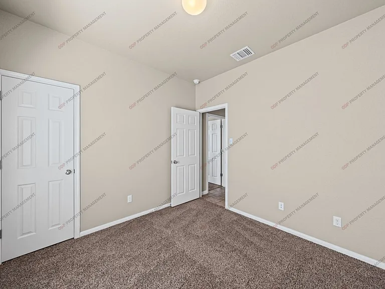 8012 Redbrush — Photo 20