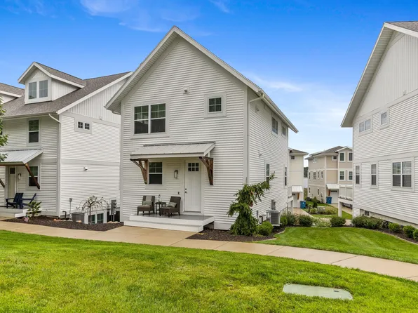 120 Kewatin Ct, Douglas, MI 49406