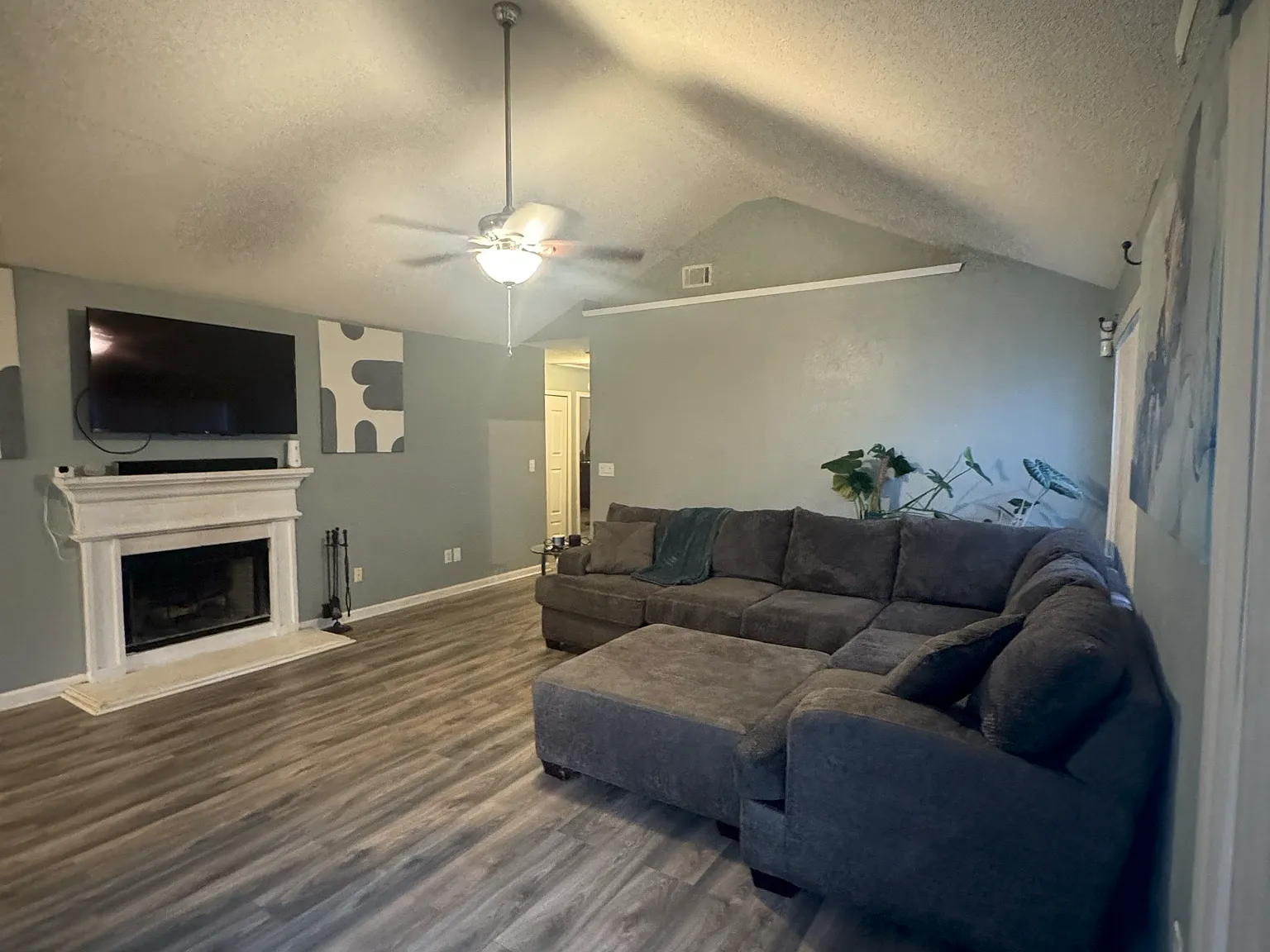 3 bed, 1612 sqft, $1,990 — Photo 3