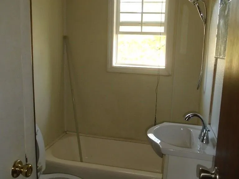 324 Old Shaw Rd — Photo 4