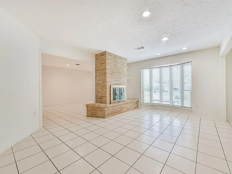 807 Stadium Cir — Photo 8