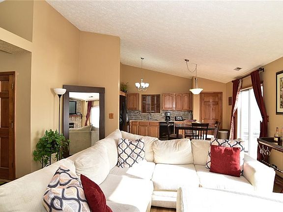 4th image of 4720 Falcon Grove Dr