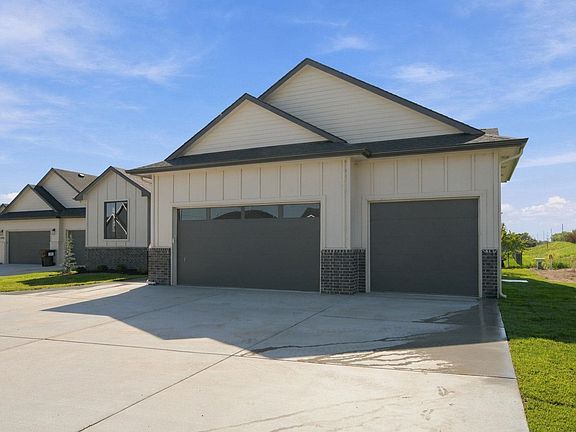 3rd image of 4997 N Emerald Ct