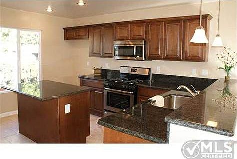3rd image of 1017 Helen Cir