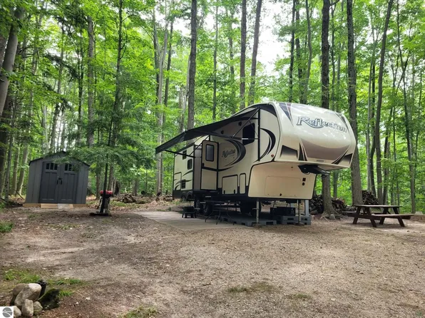 257 Forest Trl, Leroy, MI 49655