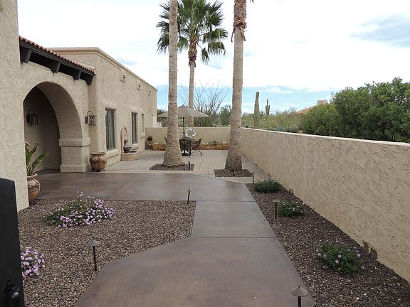 900 Sq Ft Courtyard Entry