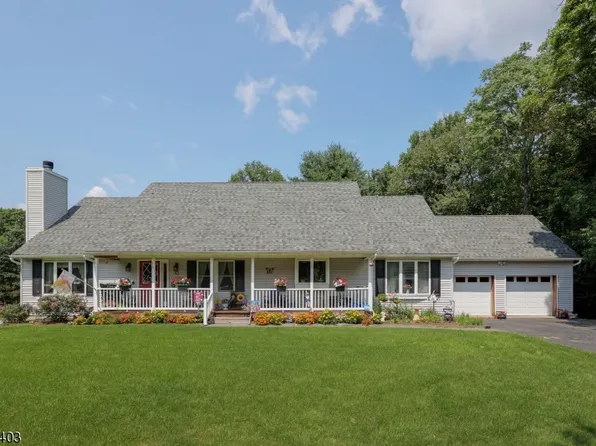 13 Lark Ln, Jefferson Twp., NJ 07438