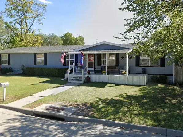 1108 E Lincoln Ave, Wellington, KS 67152