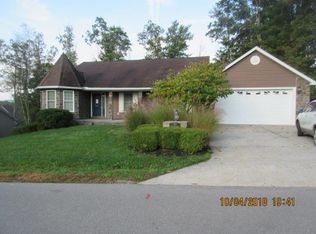 353 Barnstaple Dr, Daniels, WV 25832