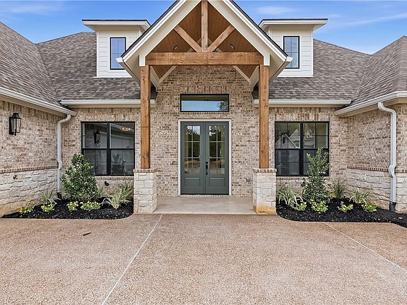 3rd image of 4616 Sawgrass Dr