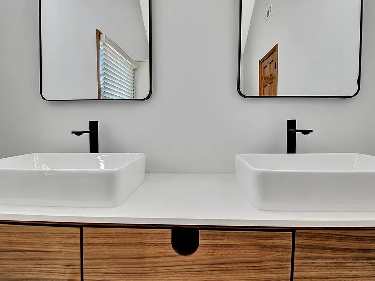401 Tenterden Curv — Photo 46