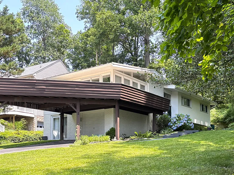 1 West Ln — Photo 1