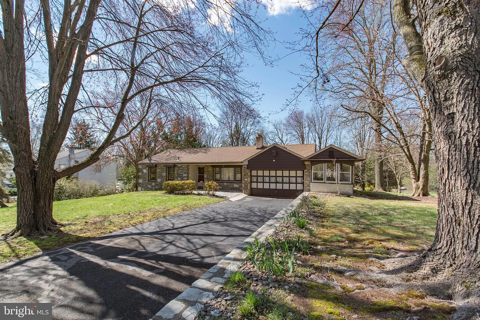 238 Green Dr photo 1