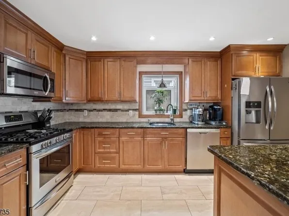 511 Davis Avenue image 11 of 20