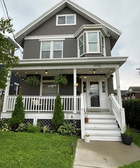 1905 Waverly Ave — Photo 1