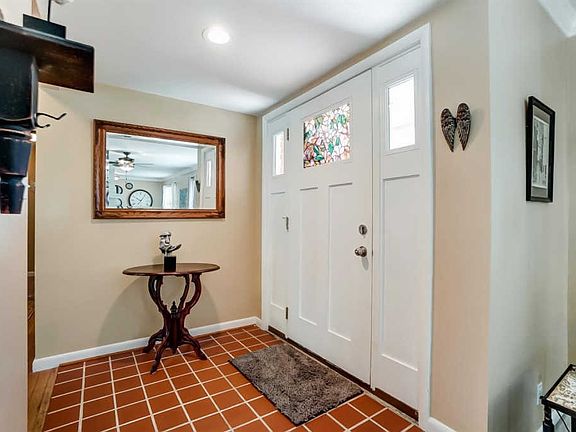 4th image of 5615 Lindenwood Ln