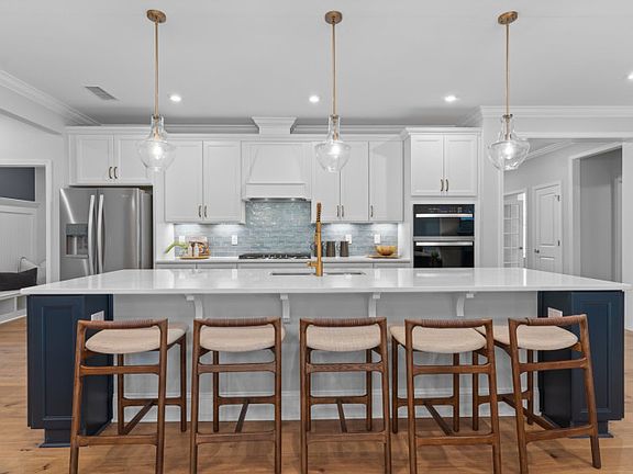 Extra Seating at Large Kitchen Island.