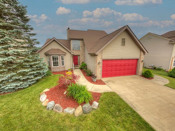 2nd image of 417 E Castlebury Cir