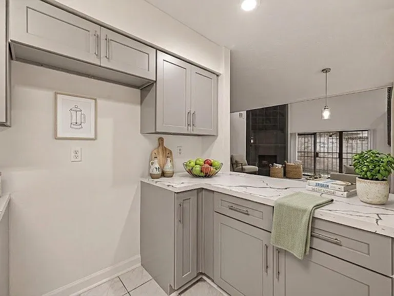 13431 Clarewood Dr — Photo 11