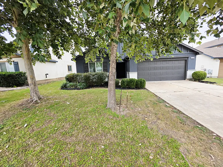 11200 Mickelson Dr — Photo 2