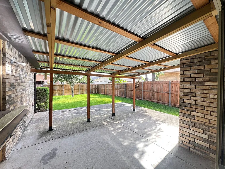 2107 Victoria Rd — Photo 36