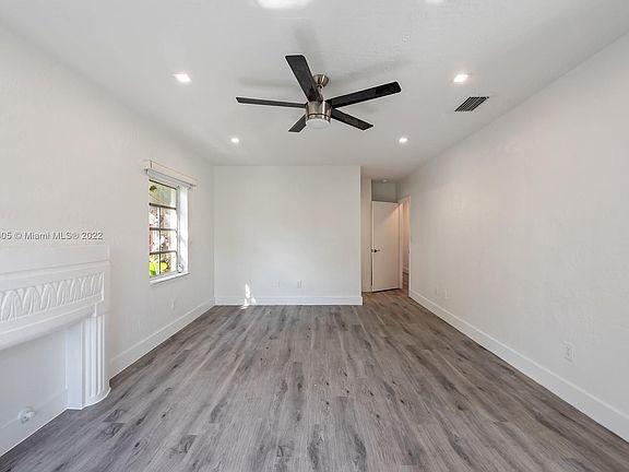 5th image of 726 Jefferson Ave #1