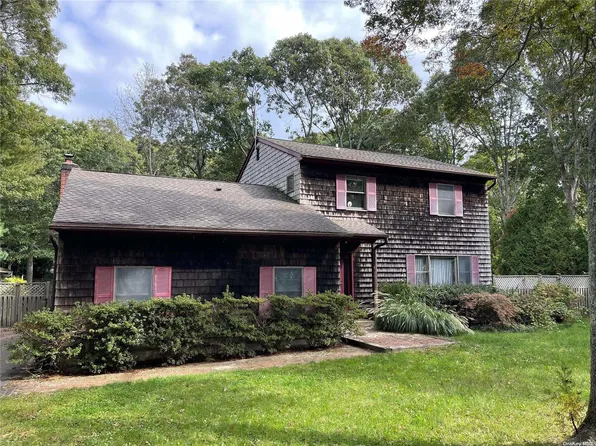 5 Washington Drive, East Quogue, NY 11942