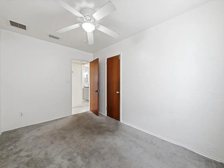 1647 Bay St SE — Photo 27