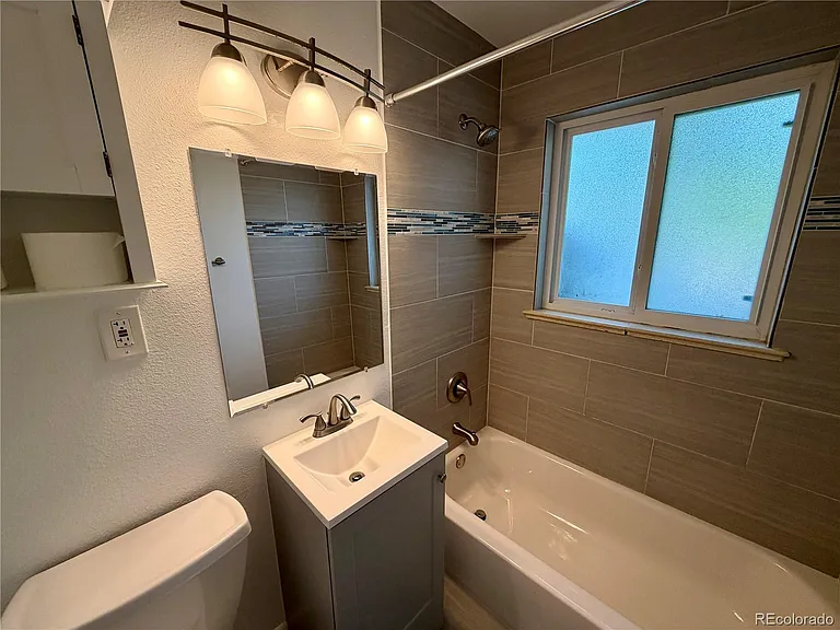 4811 Fenton St — Photo 10