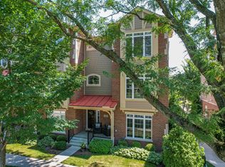 445 N 2nd St, Geneva, IL 60134