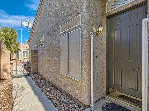 4th image of 9797 Hickory Crest Ct