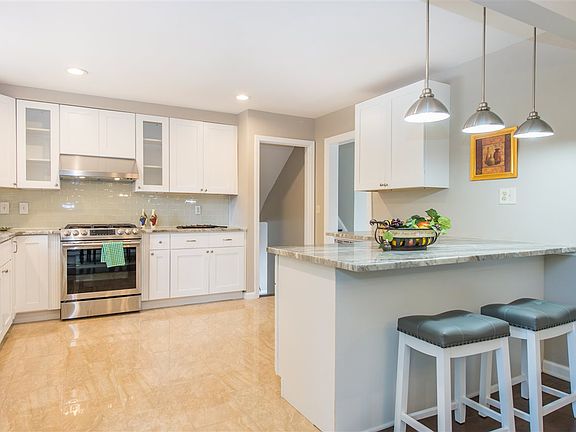 4th image of 34 Korwel Cir