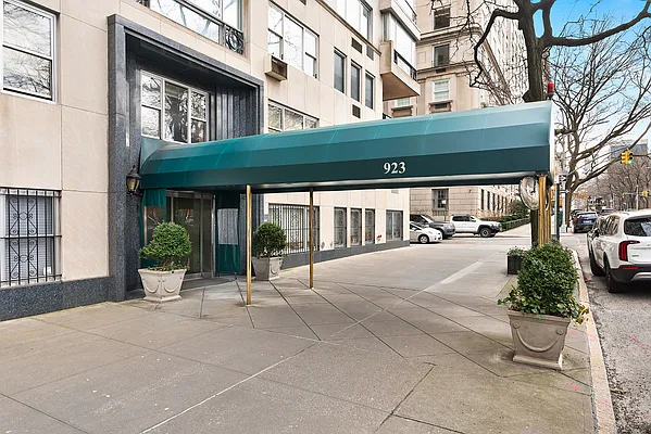 Rented by Brown Harris Stevens | media 13