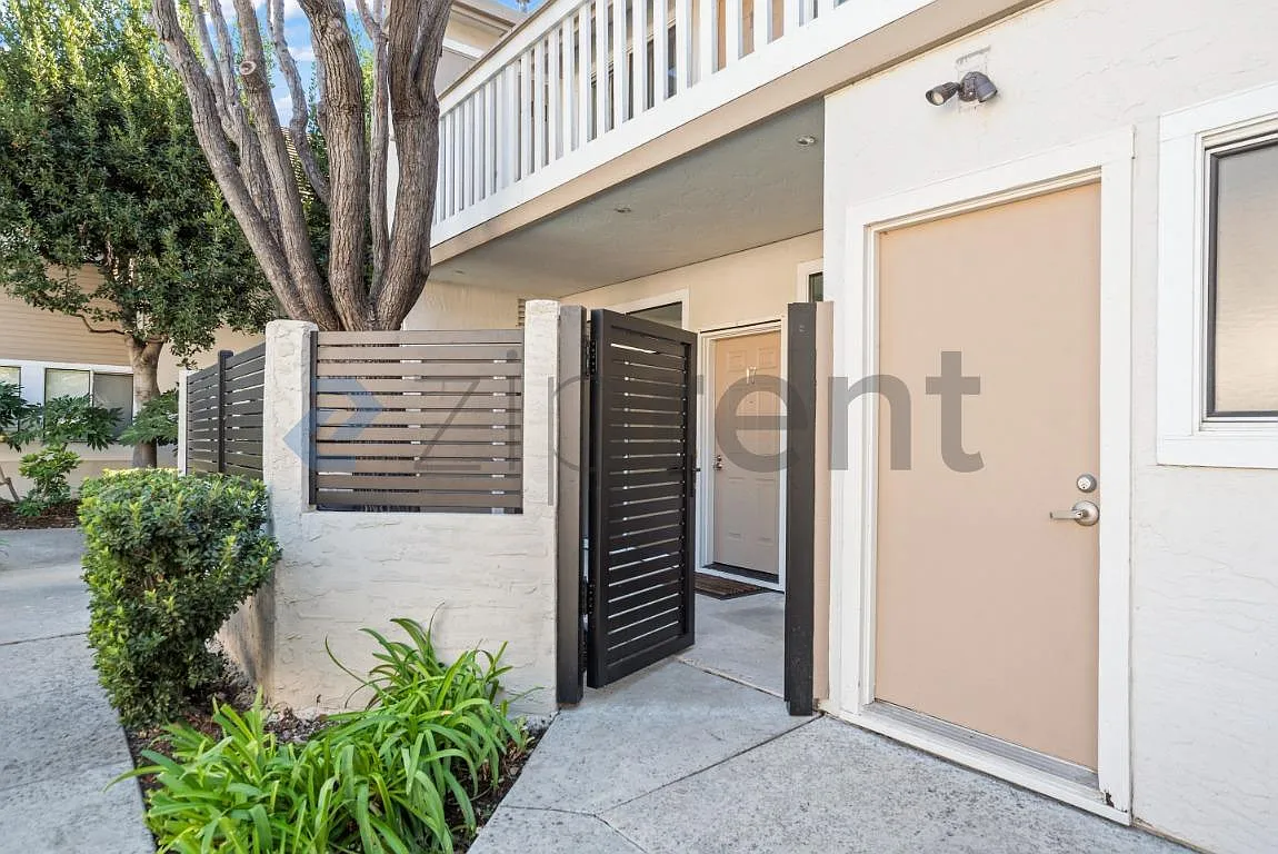 2 bed, 996 sqft, $3,700 — Photo 3